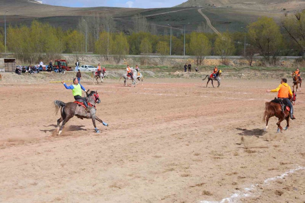 Bayburt’ta Yeni Atlı Cirit Sahasının Temeli Atılarak Yapımına Başlandı
