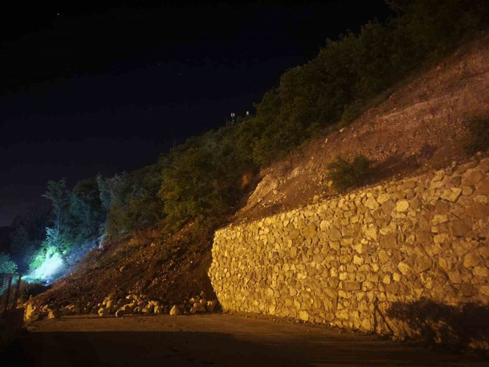 Ardanuç’ta Heyelan Korkuttu