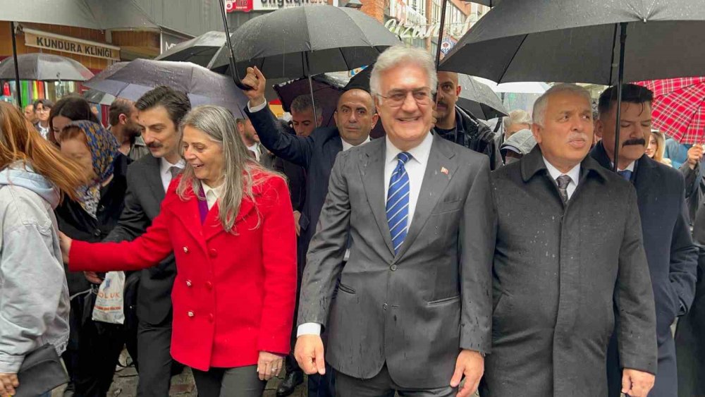 25. Uluslararası Karadeniz Tiyatro Festivali’nin Açılışı Yağmur Altında Yapıldı