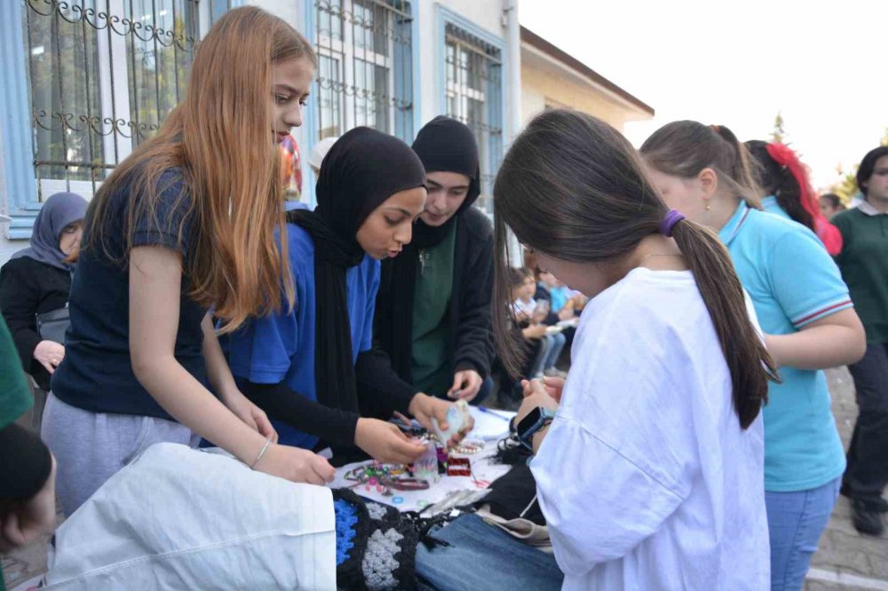 Ordu’da Gazze İçin Düzenlenen Hayır Çarşısında 110 Bin Lira Para Toplandı
