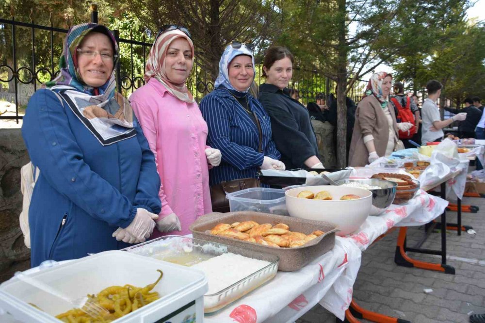Ordu’da Gazze İçin Düzenlenen Hayır Çarşısında 110 Bin Lira Para Toplandı