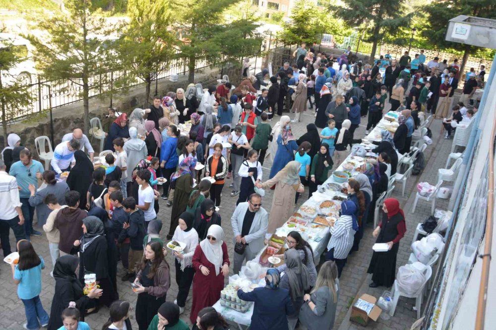 Ordu’da Gazze İçin Düzenlenen Hayır Çarşısında 110 Bin Lira Para Toplandı