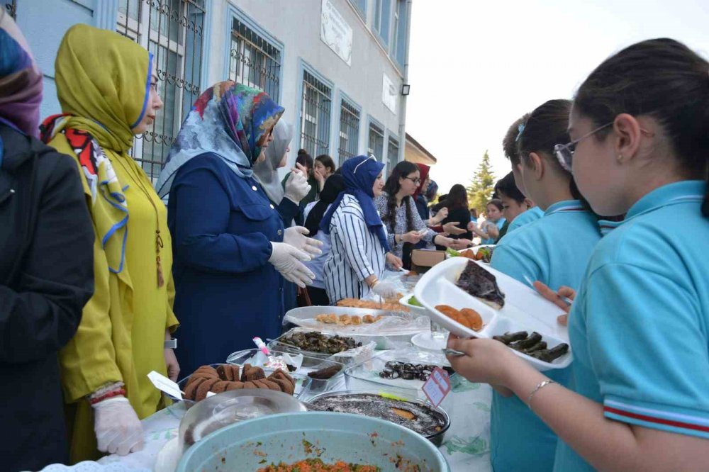 Ordu’da Gazze İçin Düzenlenen Hayır Çarşısında 110 Bin Lira Para Toplandı