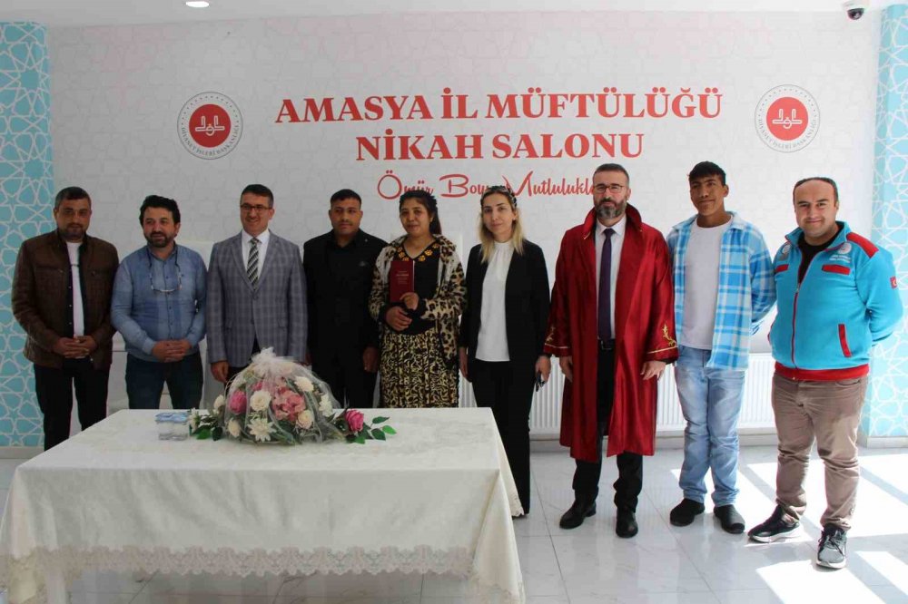 Amasya’da Hamile Kadın Resmi Nikah İçin Halk Gününe Başvurdu, Doğacak Çocuğuna Valinin Adını Verecek