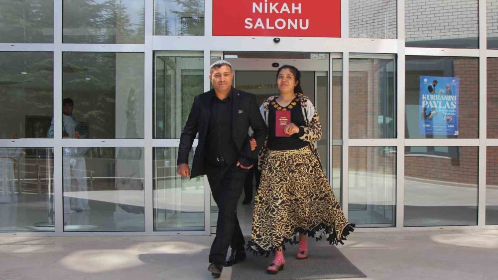 Amasya’da Hamile Kadın Resmi Nikah İçin Halk Gününe Başvurdu, Doğacak Çocuğuna Valinin Adını Verecek