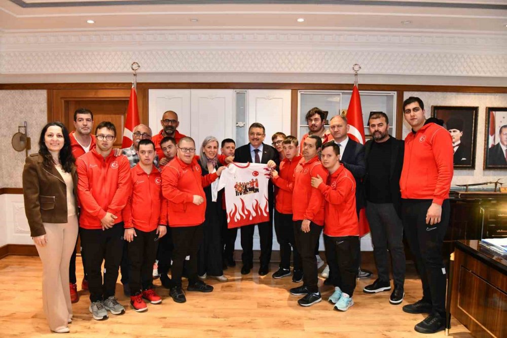 Başkan Genç’ten Down Sendromlu Milli Sporculara Destek