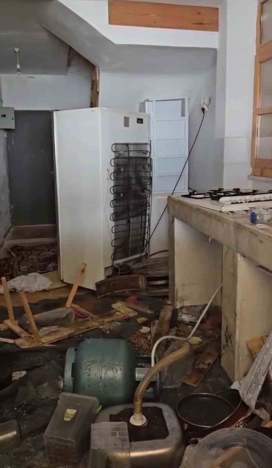 Ayılar Bu Kez Belediye Başkanının Evine Girdi