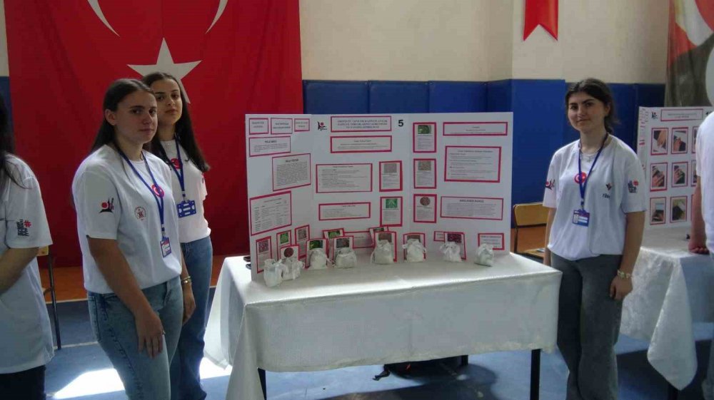 Artvin’de Liseli Gençler Projelerini Sergiledi
