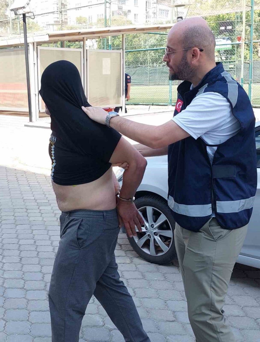 Samsun’da Sitenin Bahçesinden Piknik Masası Çalan Şahıs Tutuklandı