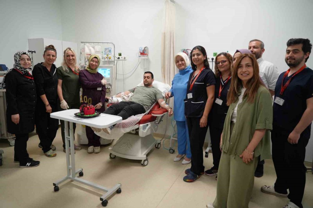 Hayat Kurtaran 100. Kök Hücre Bağışı, Pasta Kesilerek Kutlandı