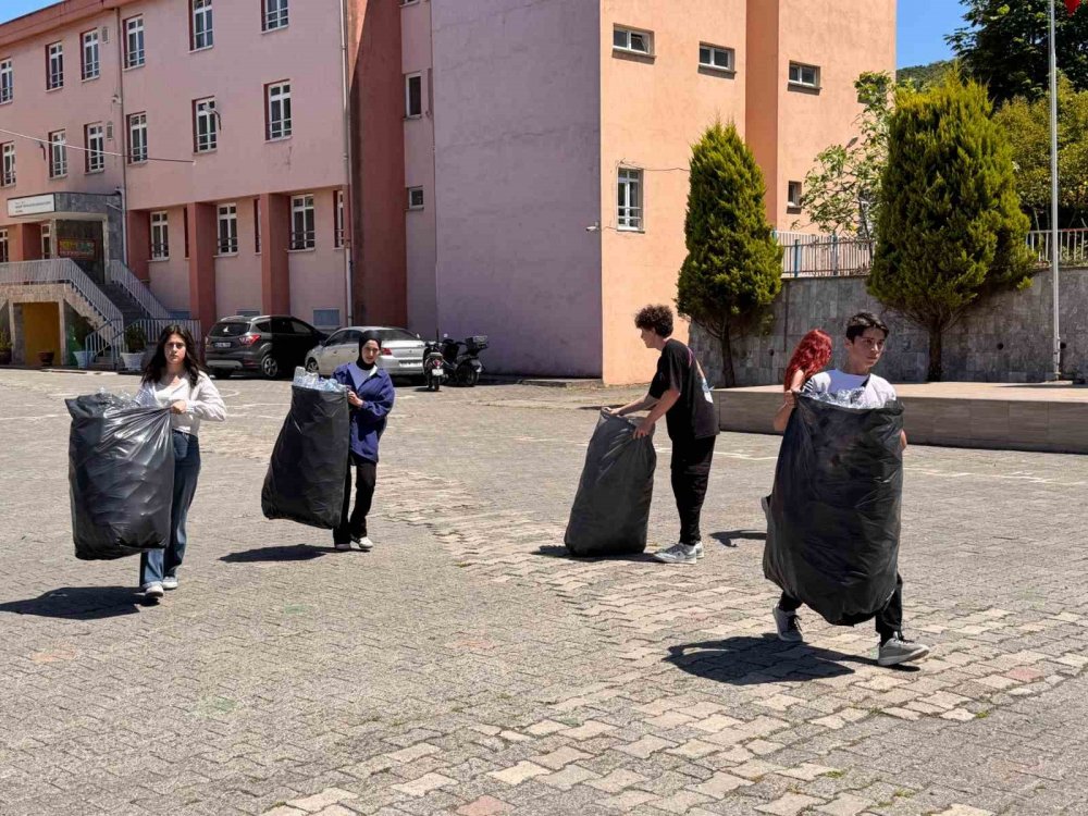 Ordu’da Öğrenciler 67 Bin Pet Şişeyi Geri Dönüşüme Kazandırdı
