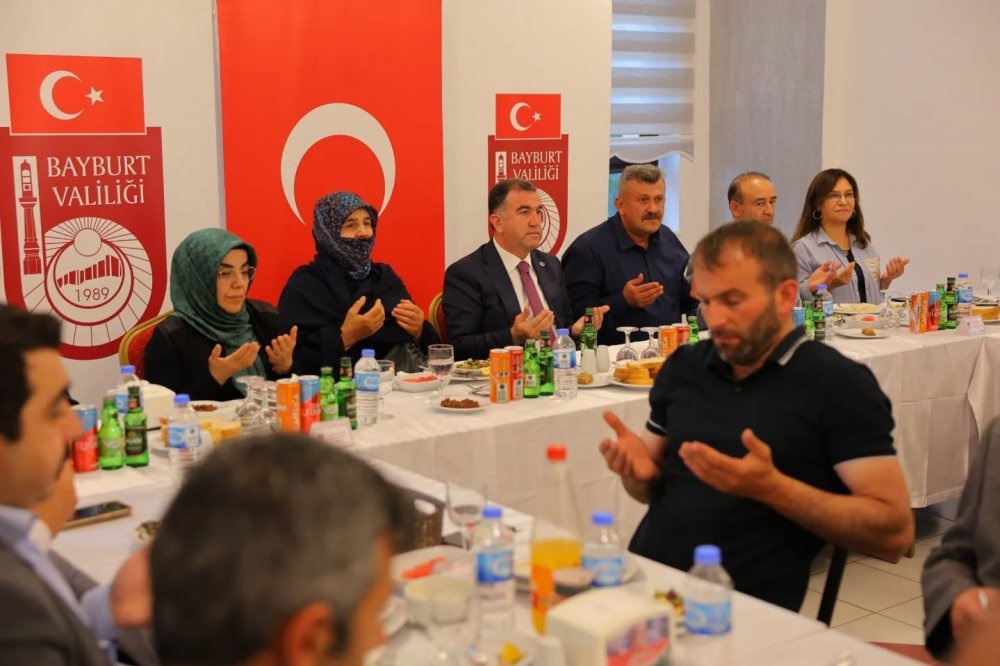 Bayburt’ta Şehit Aileleri Ve Gaziler Onuruna Yemek Programı Düzenlendi