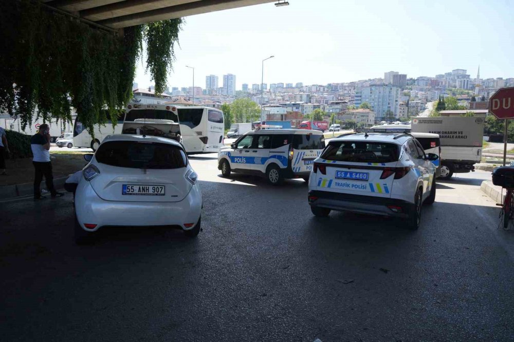 Trafik Kazası İhbarına Giden Polis Aracı İle Otomobil Çarpıştı: 4 Yaralı