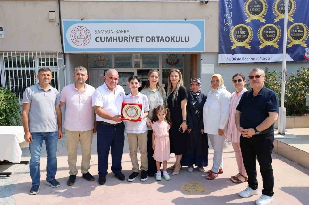 Lgs Türkiye Birincisi Öğrenci, Plaket Ve Altınla Ödüllendirildi