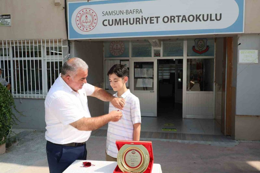 Lgs Türkiye Birincisi Öğrenci, Plaket Ve Altınla Ödüllendirildi