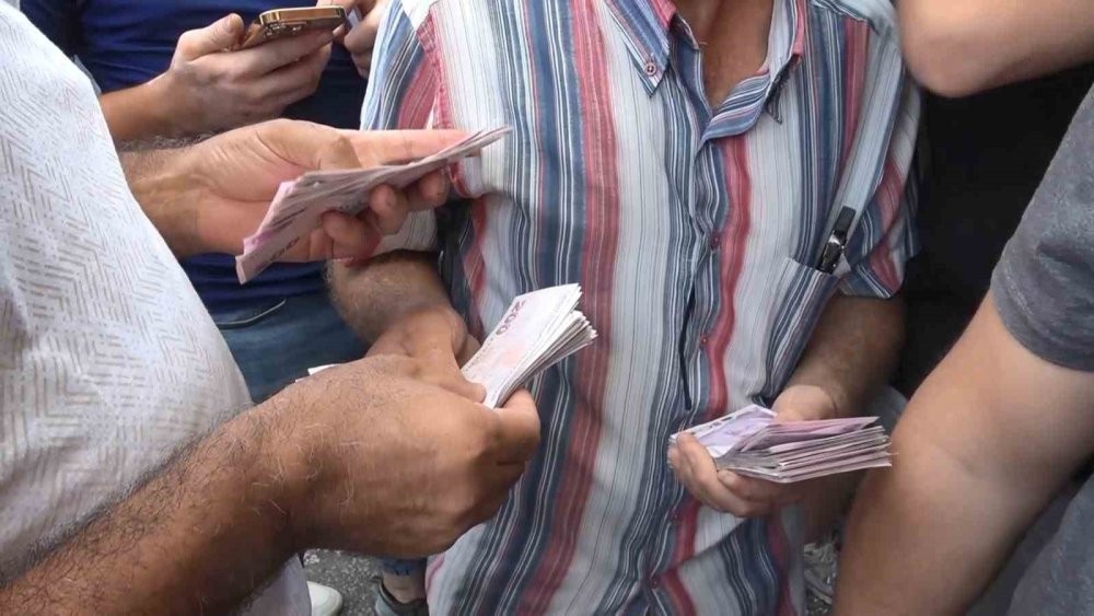 Samsunspor Taraftarlarının Kombine Alımı, Yeşilçam Film Sahnelerini Hatırlattı