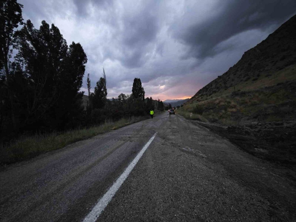 Erzurum’da Sel Yolu Kapattı