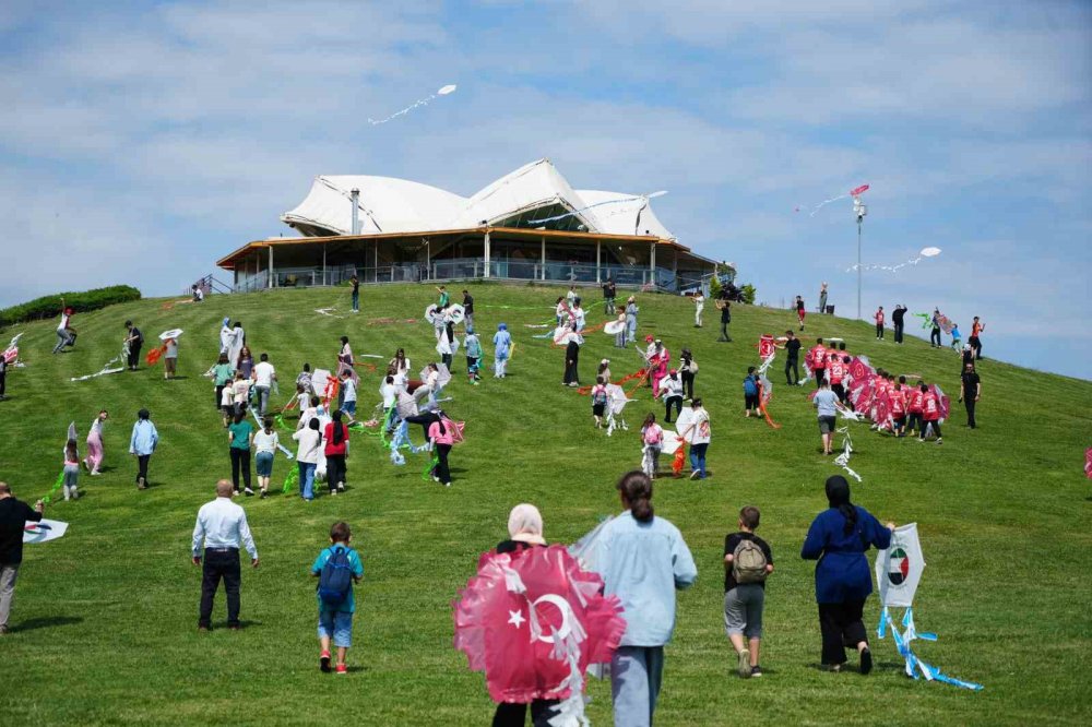 Samsun’da Filistin’e Destek İçin Gökyüzüne Uçurtmalar Bırakıldı