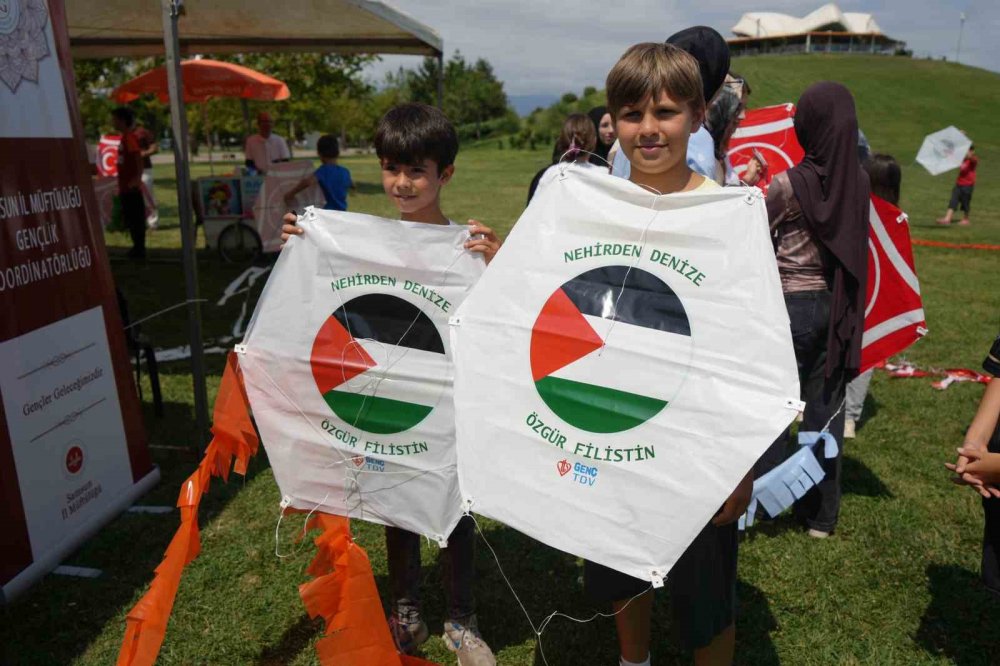 Samsun’da Filistin’e Destek İçin Gökyüzüne Uçurtmalar Bırakıldı