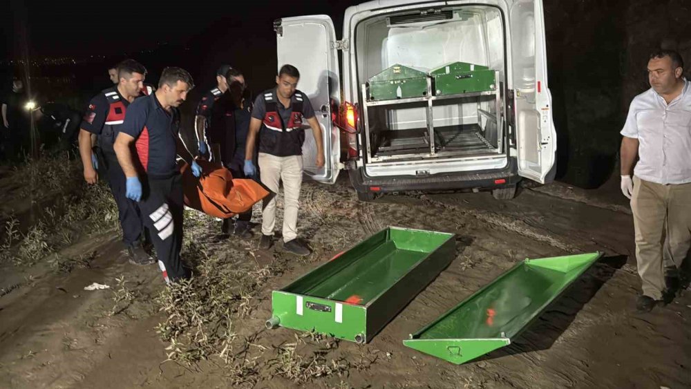 Kelkit Çayında Kaybolan Kuzenden Birinin Cansız Bedenine Ulaşıldı