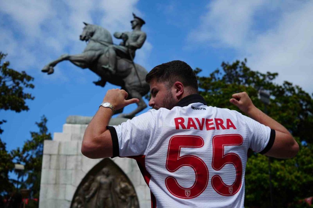Hukuk Öğrencisinden, Samsunspor’a Şarkı