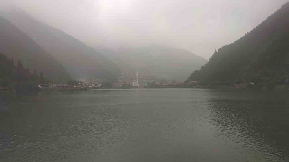 Sıcak Hava Türkiye’yi Kavururken, Uzungöl Serinliğiyle Nefes Aldırıyor