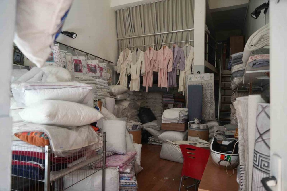 Tekstil Mağazasındaki Yangın, Faciaya Dönüşmeden Söndürüldü