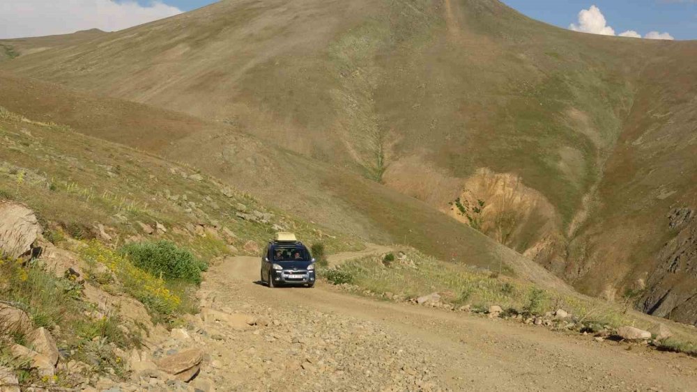 Bayburt’ta Turizmin Önü Yolda Tıkandı: "böbreğinde Taş Olan Bu Yolda Düşürür"