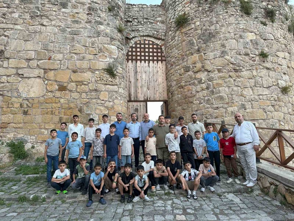 Dünyada Tek: Raylı Sistemli Kale Ziyaretçi Akınına Uğruyor