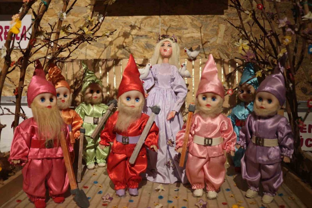 Emekli Anaokulu Öğretmeni Kitre Bebeklerden Oluşan Müze Hayalini Gerçekleştirdi