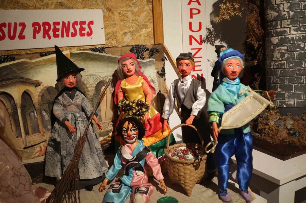 Emekli Anaokulu Öğretmeni Kitre Bebeklerden Oluşan Müze Hayalini Gerçekleştirdi