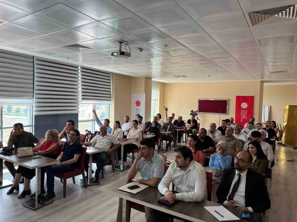 Habercilere Yapay Zekâ Destekli Medya Eğitimi