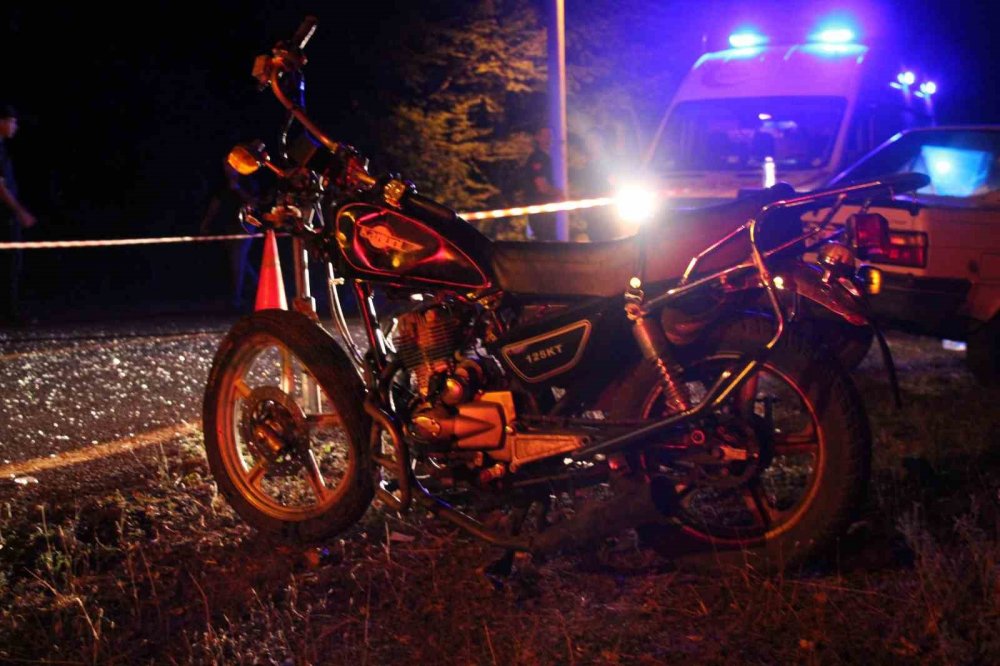 Sakarya’da Otomobil İle Motosiklet Çarpıştı: 1 Ölü, 1 Yaralı