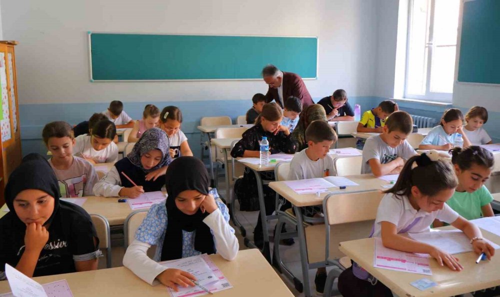 Bayburt’ta Yaz Kur’an Kursu Öğrencileri Bilgide Yarıştı