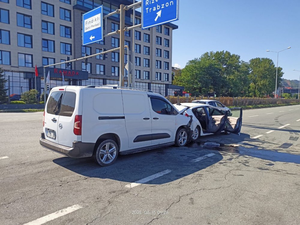 Rize’nin Fındıklı İlçesinde Trafik Kazası: 1 Ölü, 5 Yaralı