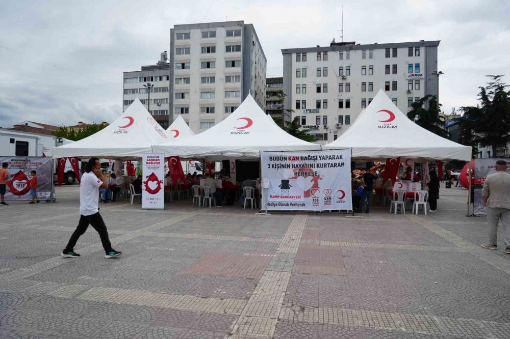 Hedef 1919 Kan Bağışı Kampanyası: İlk Gün 210 Ünite Kan Toplandı
