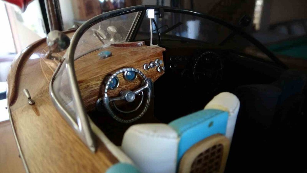 Hobi Amaçlı Ürettiği Maket Tekneleri Evinin Duvarına Dekor Yaptı