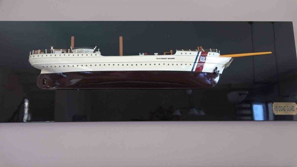 Hobi Amaçlı Ürettiği Maket Tekneleri Evinin Duvarına Dekor Yaptı