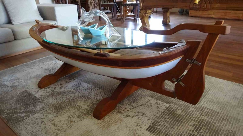 Hobi Amaçlı Ürettiği Maket Tekneleri Evinin Duvarına Dekor Yaptı