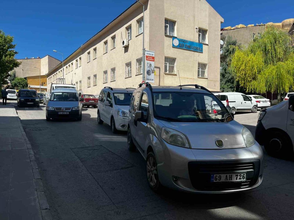 Bayburt’ta Trafik Çilesi Sürüyor