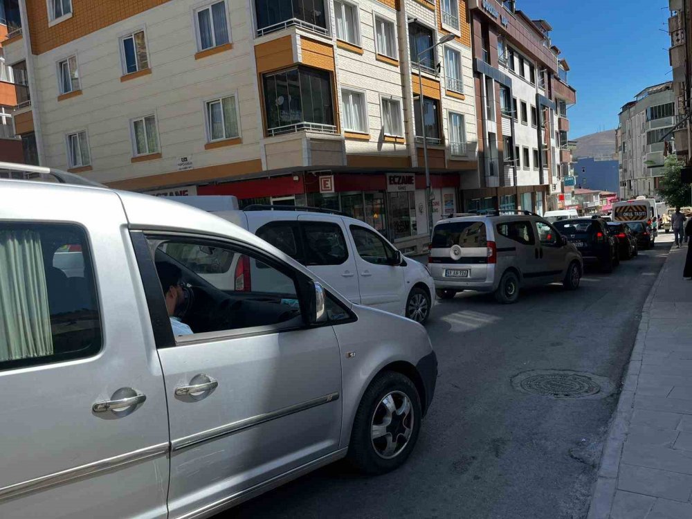 Bayburt’ta Trafik Çilesi Sürüyor