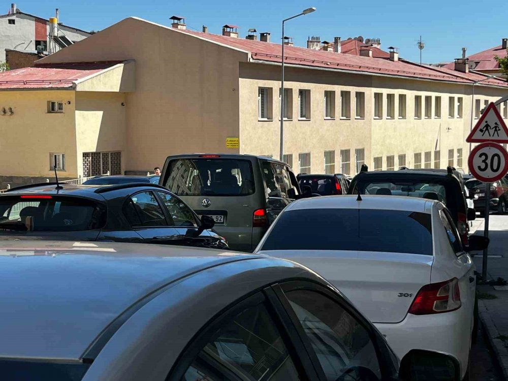Bayburt’ta Trafik Çilesi Sürüyor