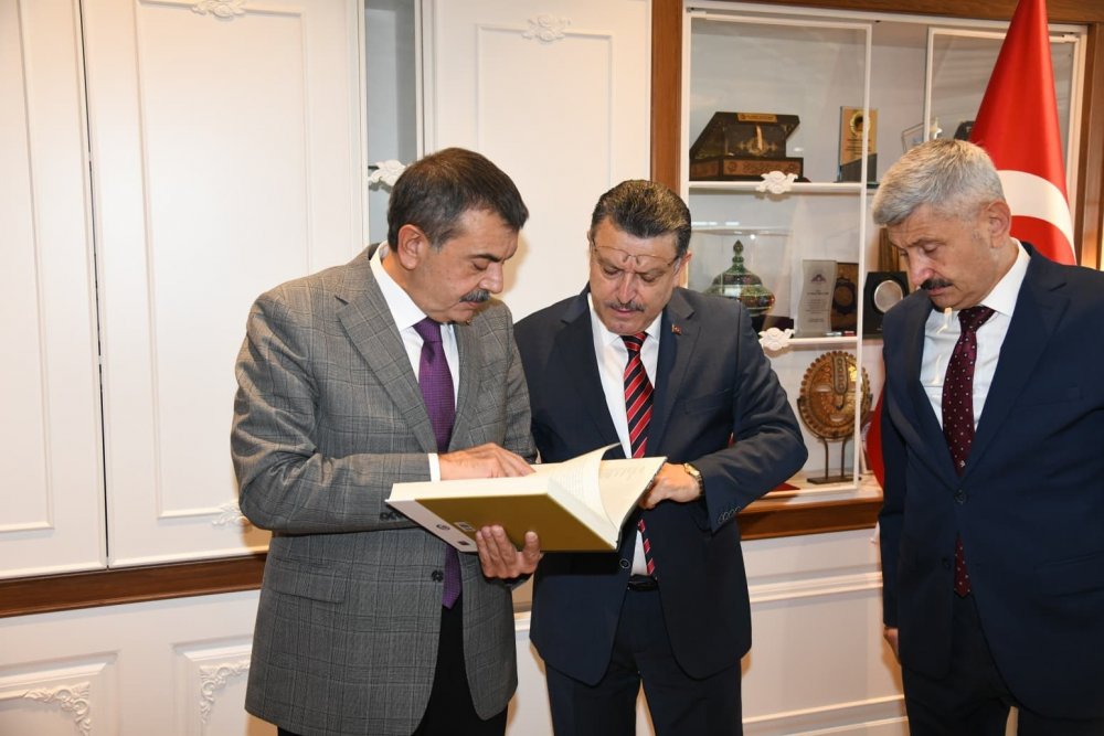 Milli Eğitim Bakanı Yusuf Tekin’den Trabzon Büyükşehir Belediyesi’ne Ziyaret