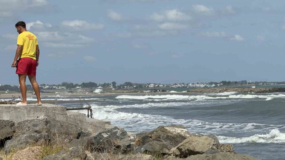 Samsun’da Denizde Boğulma Tehlikesi Geçiren Yaşlı Adam Hastanelik Oldu