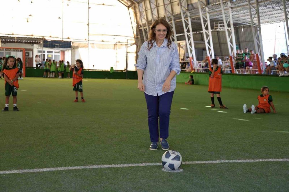 Kadın Futboluna Tam Destek