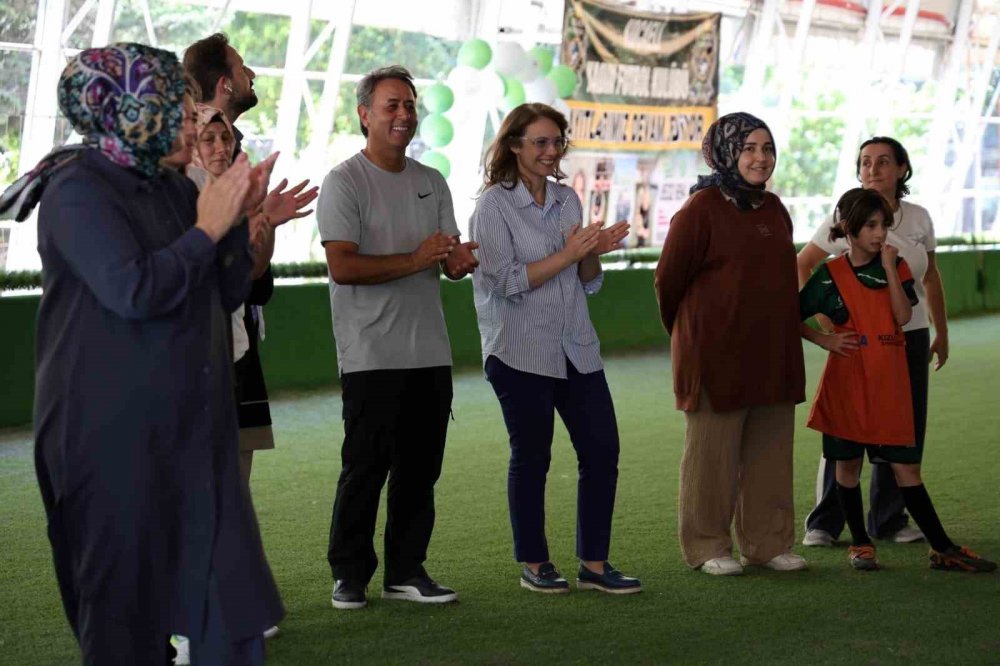 Kadın Futboluna Tam Destek