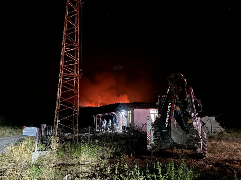 Karabük’te 12 Saattir Devam Eden Orman Yangını Böyle Görüntülendi