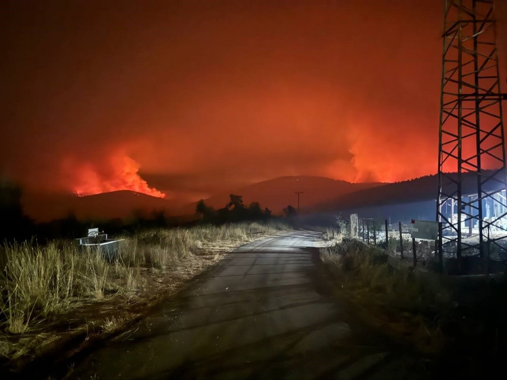Karabük’te 12 Saattir Devam Eden Orman Yangını Böyle Görüntülendi