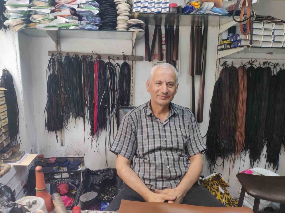Rizeli 35 Yıllık Ayakkabı Tamircisi Mesleklerin Geleceğine Dikkat Çekti