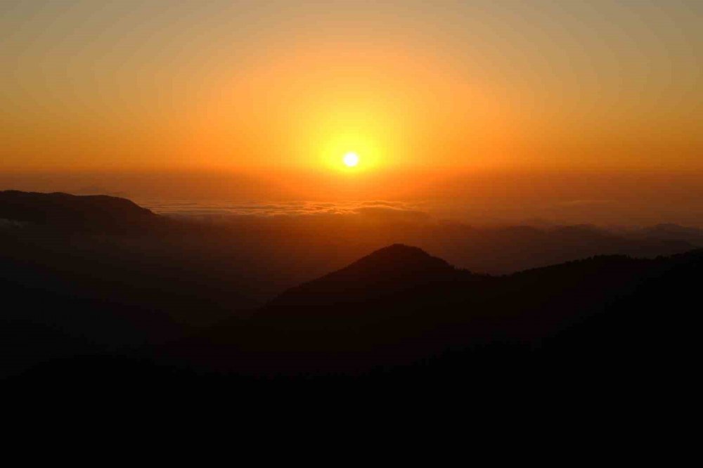 Gümüşhane’nin Gizli Cenneti Çetlüce Yaylası’nda Sis Denizi Manzarası